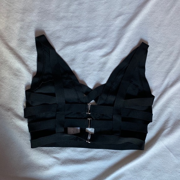 Cross over crop top! - Picture 3 of 3